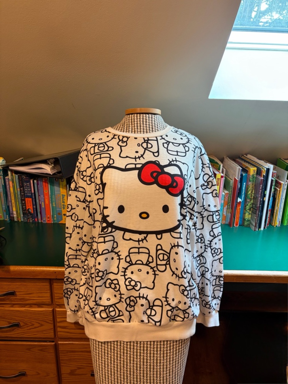 SHEIN White Hello Kitty Graphic Sweatshirt with Red Bow